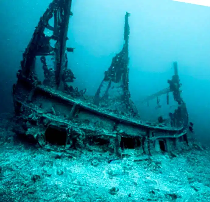 Read more about the article Reefs & Wrecks – Semi Sub-Sightseeing